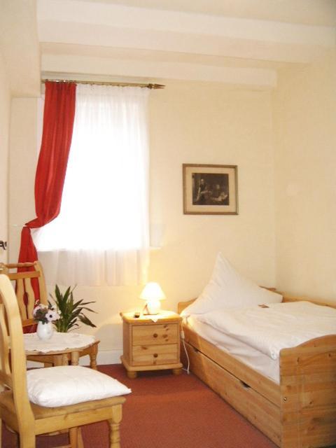Gastehaus Deutsches Haus Hotel Northeim Room photo